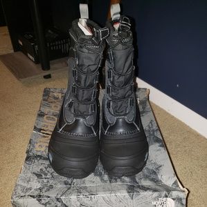 Brand new boys northface snow boots